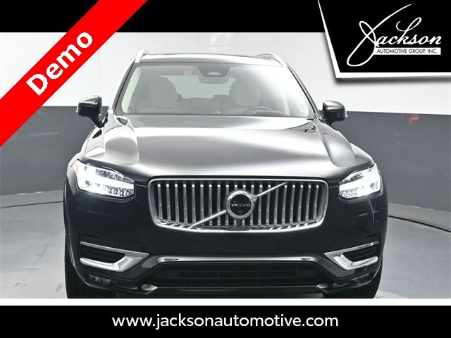 2025 Volvo XC90 B5 photo 2