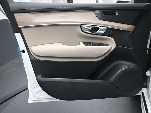 2026 Volvo XC90 Plus - Photo 20