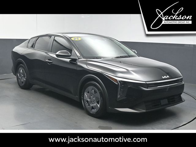 2025 Kia K4 LX AT's photo