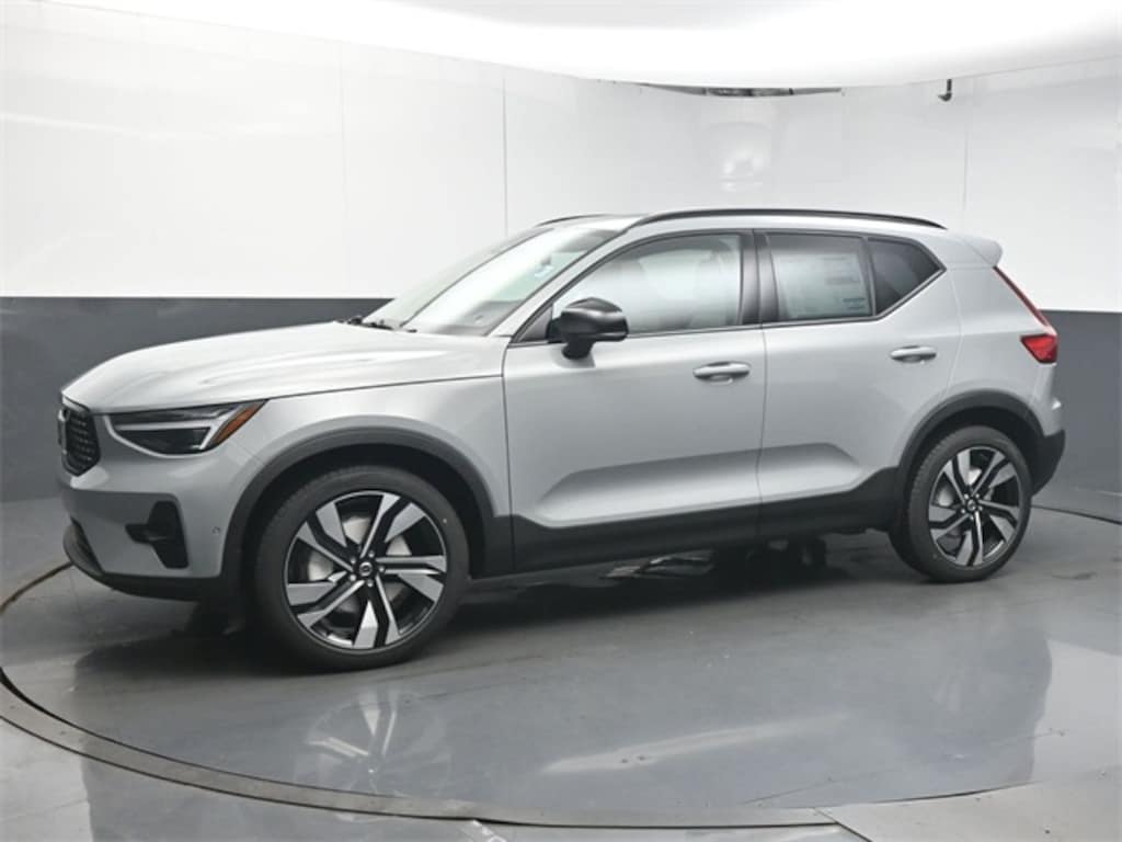 New 2026 Volvo XC40 B5 Ultra SUV