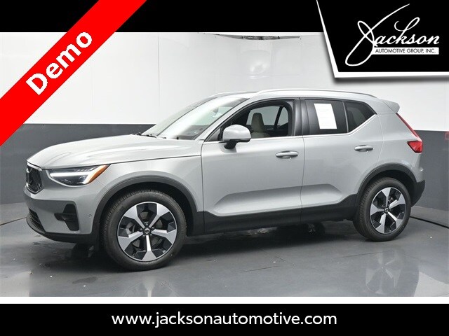 2025 Volvo XC40 Plus photo 4