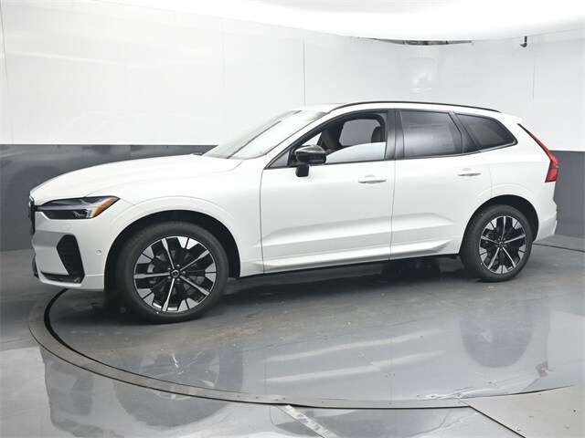2026 Volvo XC60 B5 Plus photo 3
