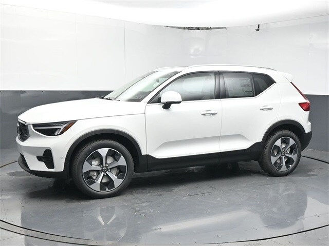 2025 Volvo XC40 Plus photo 3
