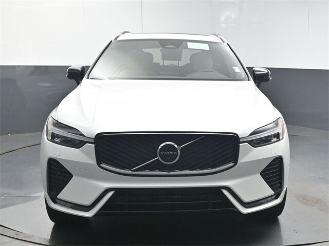 2026 Volvo XC60 B5 Plus photo 2