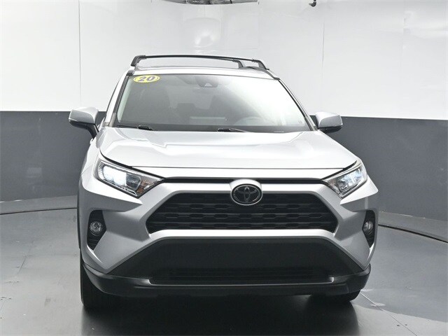 2020 Toyota RAV4 XLE Premium photo 3
