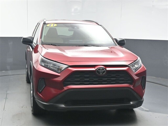 2021 Toyota RAV4 LE photo 3