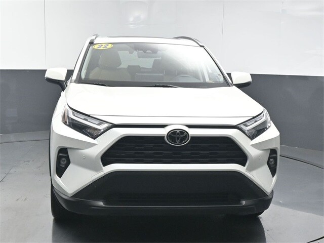 2022 Toyota RAV4 XLE Premium photo 3