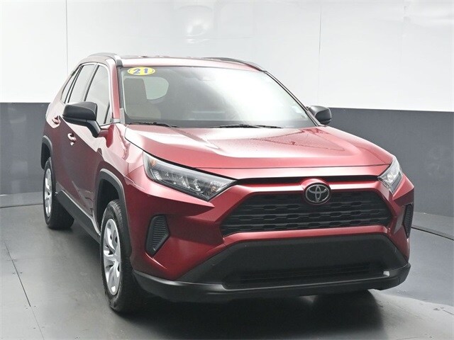 2021 Toyota RAV4 LE photo 2