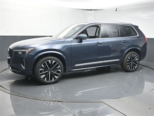 2025 Volvo XC90 B5 Plus photo 3