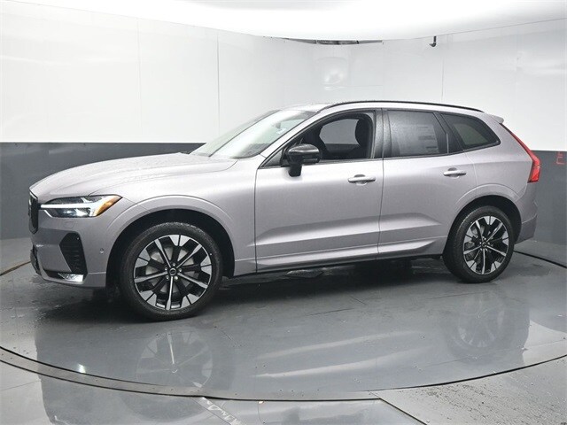 2026 Volvo XC60 B5 Plus photo 3