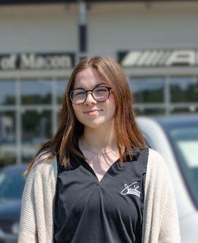 Staff member Callie Scarborough from ID_074bdc9facf8