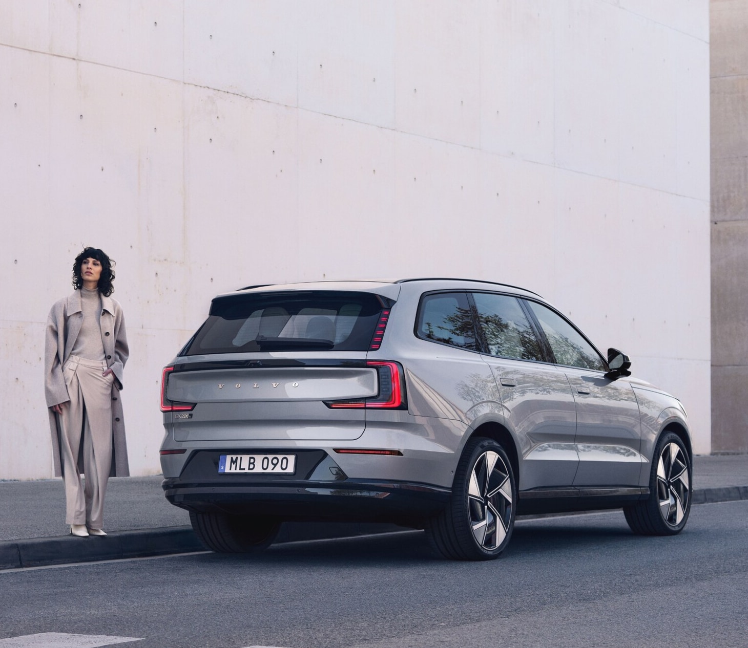 2025 Volvo EX90
