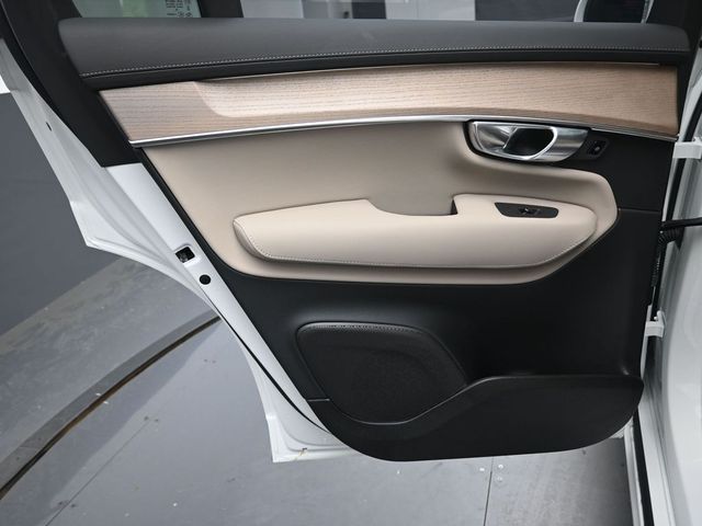 2026 Volvo XC90 Plus - Photo 23