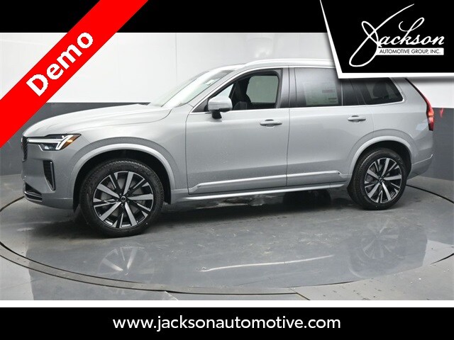 2025 Volvo XC90 Core photo 3