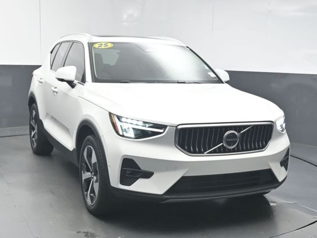 Used 2025 Volvo XC40 B5 Plus Bright Theme SUV