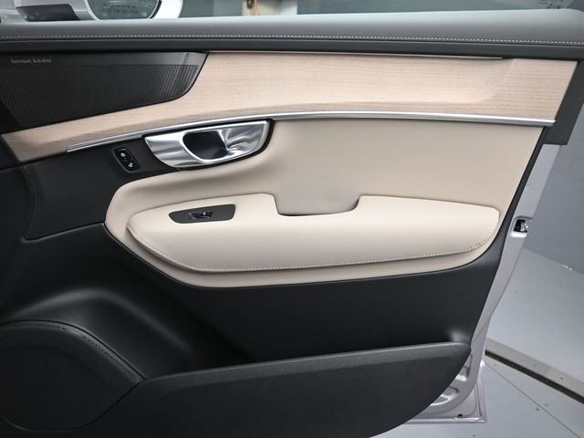 2026 Volvo XC90 Plus - Photo 31