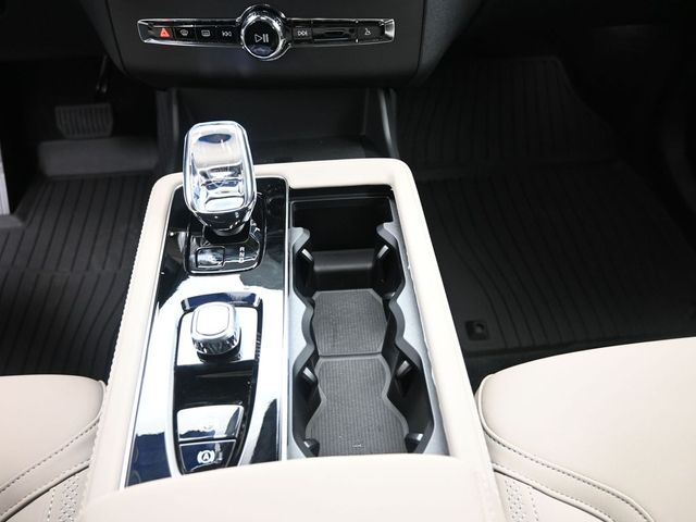 2026 Volvo XC90 Plus - Photo 13