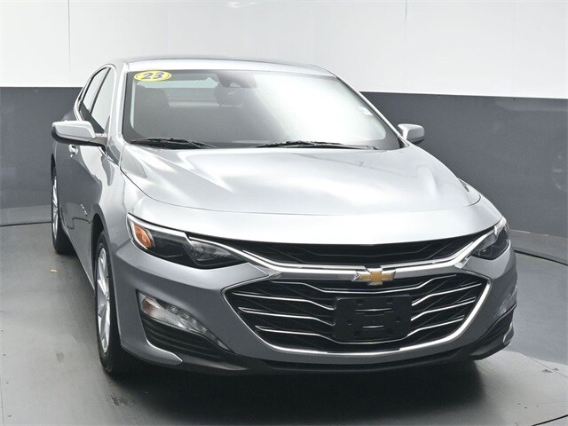 2023 Chevrolet Malibu 1LT photo 2