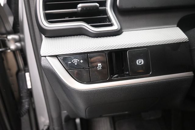 2025 Kia Sportage LX - Photo 17
