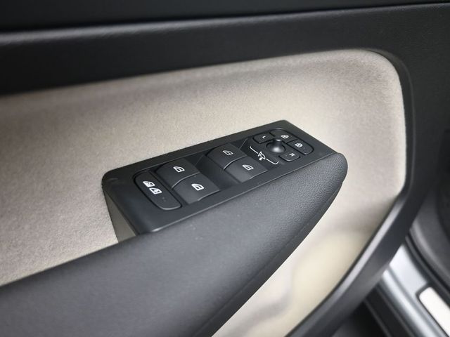 2026 Volvo XC40 Ultra - Photo 20