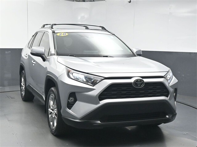 2020 Toyota RAV4 XLE Premium photo 2