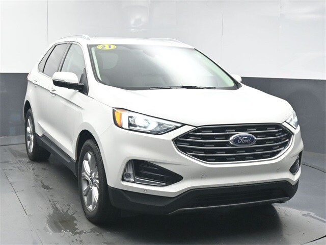 2021 Ford Edge Titanium photo 2