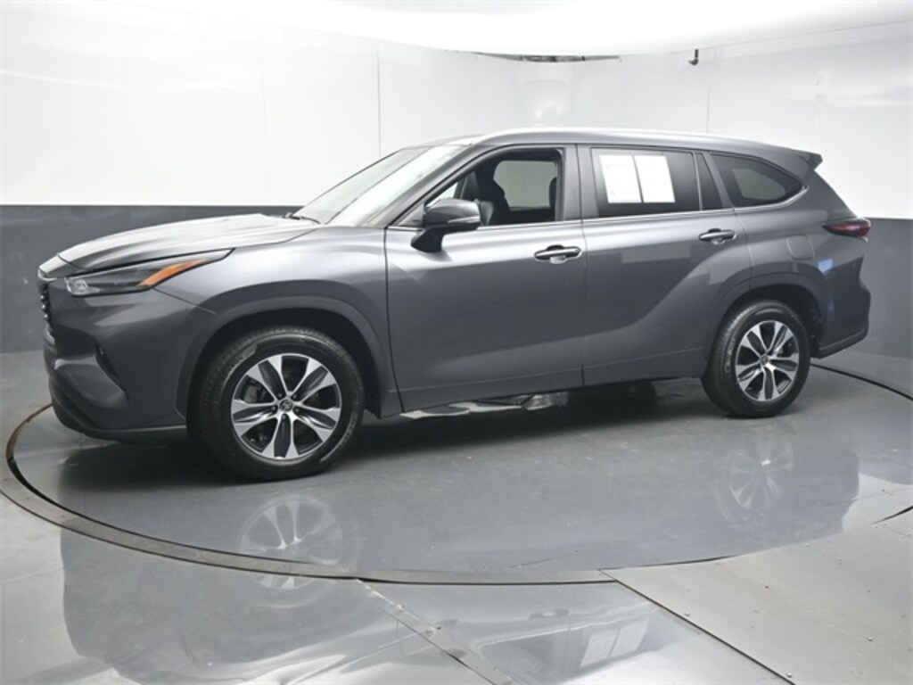 Used 2024 Toyota Highlander XLE SUV