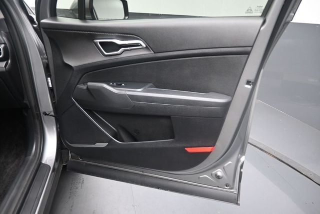 2025 Kia Sportage LX - Photo 30