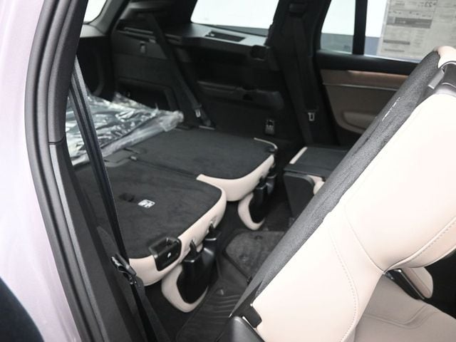 2026 Volvo XC90 Plus - Photo 29
