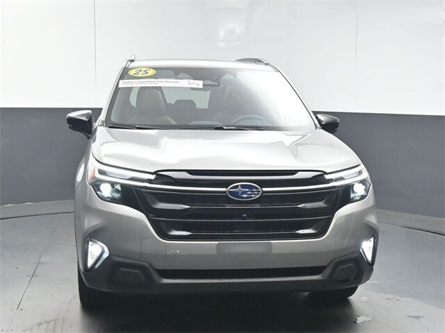 2025 Subaru Forester Touring photo 3