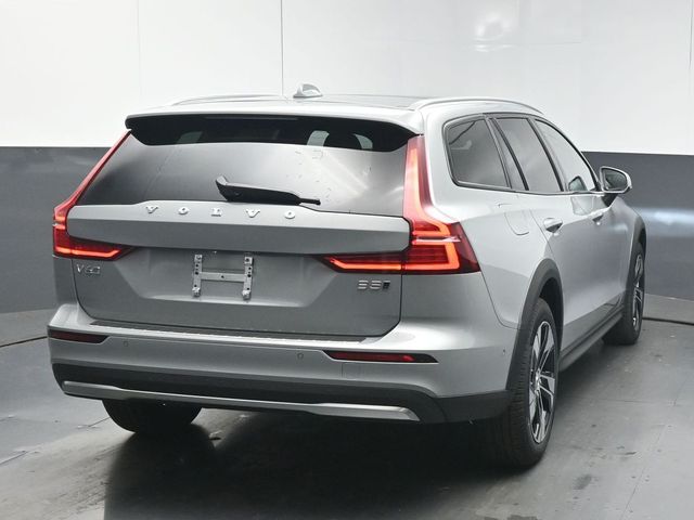 2026 Volvo V60 Cross Country Plus - Photo 7