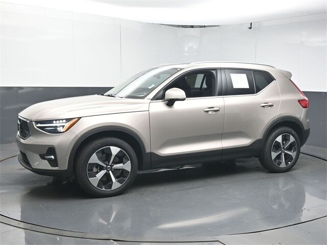 2024 Volvo XC40 Plus photo 3