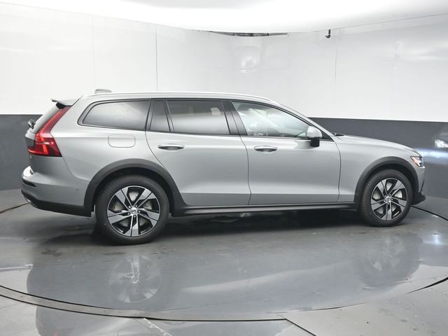 2026 Volvo V60 Cross Country Plus - Photo 8