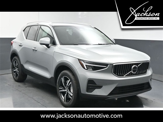 2025 Volvo XC40 B5 Core Bright Theme