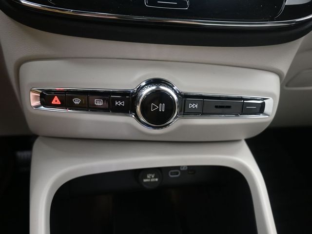 2026 Volvo XC40 Ultra - Photo 12