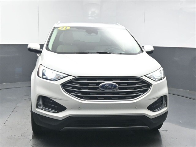 2021 Ford Edge Titanium photo 3