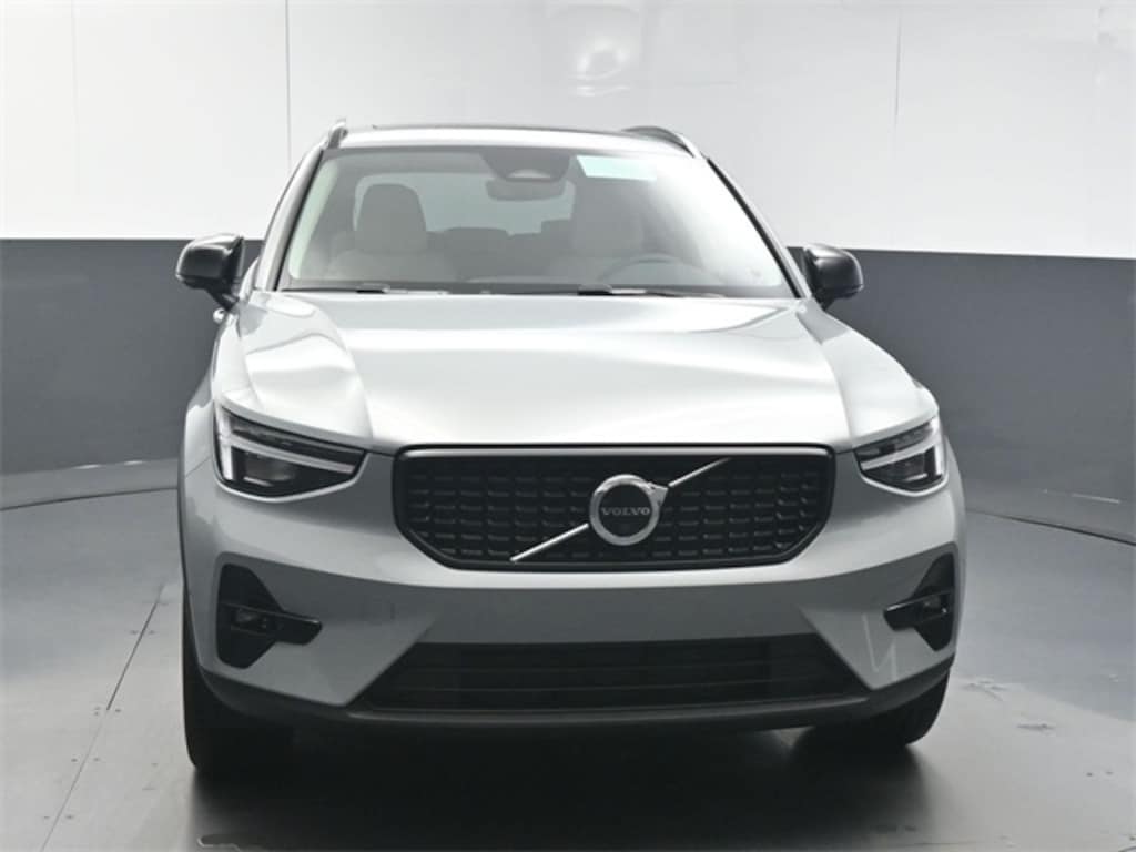 New 2026 Volvo XC40 B5 Ultra SUV