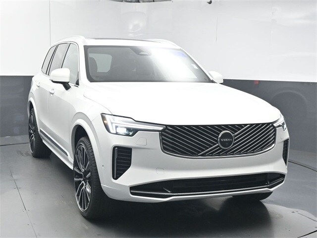 2026 Volvo XC90 Plus photo 2