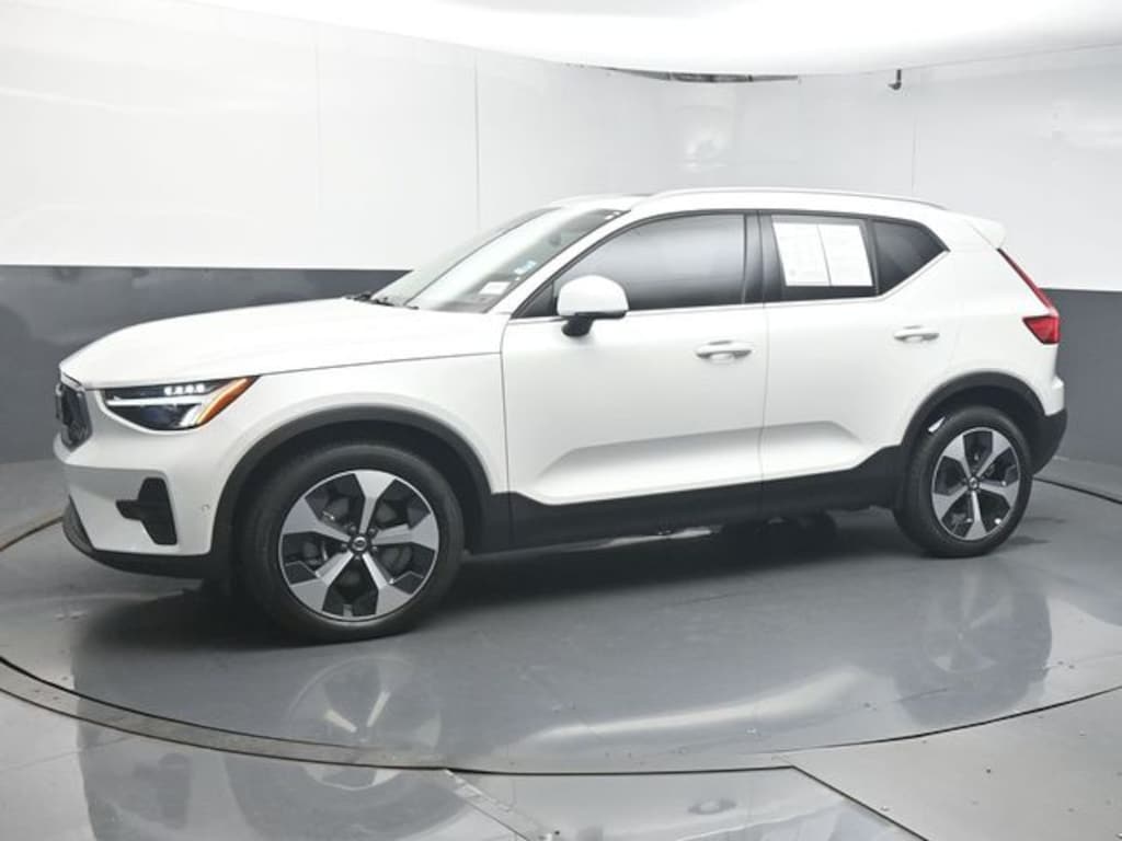 Used 2025 Volvo XC40 B5 Plus Bright Theme SUV