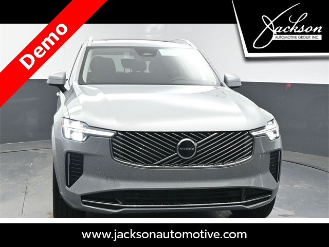 2025 Volvo XC90 Core photo 2