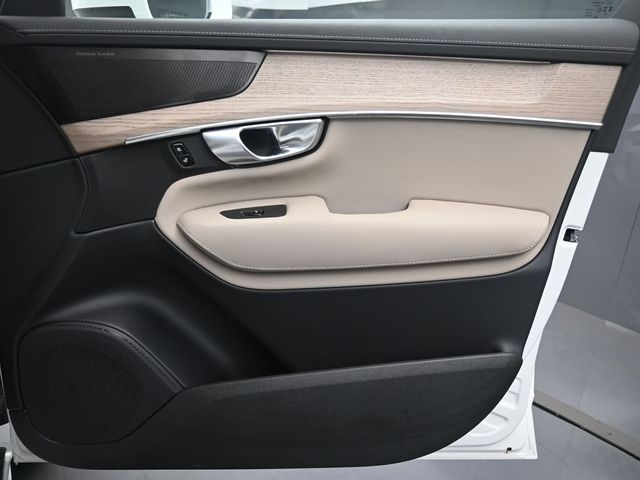2026 Volvo XC90 Plus - Photo 32