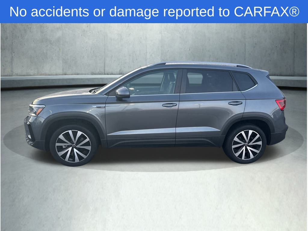 2022 Volkswagen Taos SE photo 2