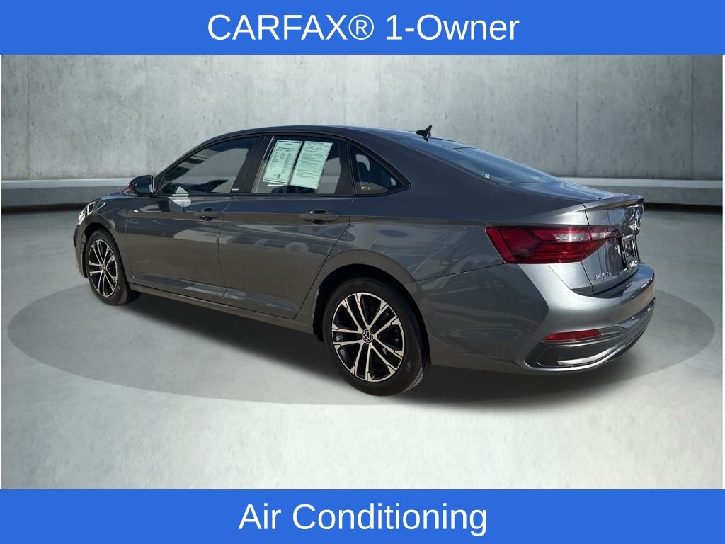 2024 Volkswagen Jetta 1.5T Sport photo 3