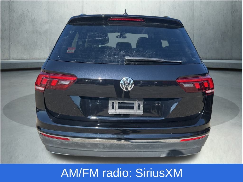 2020 Volkswagen Tiguan SE photo 2