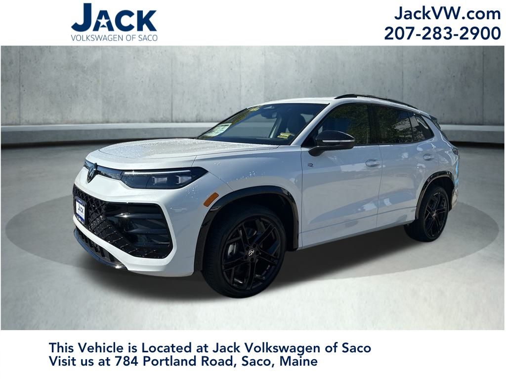 2025 Volkswagen Tiguan SE R-LINE BLACK's photo