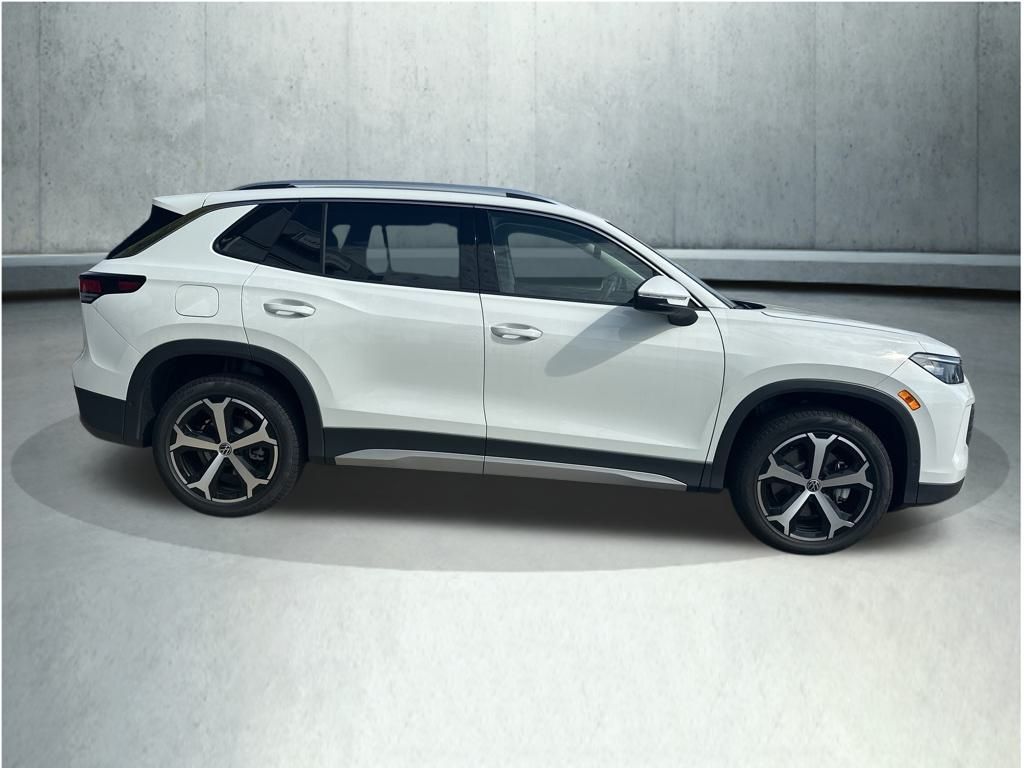 2025 Volkswagen Tiguan SE photo 3