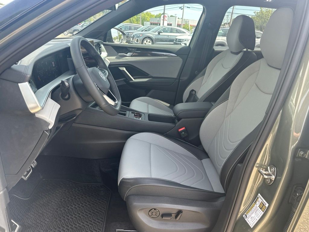 2026 Volkswagen Tiguan SE R-LINE BLACK - Photo 8