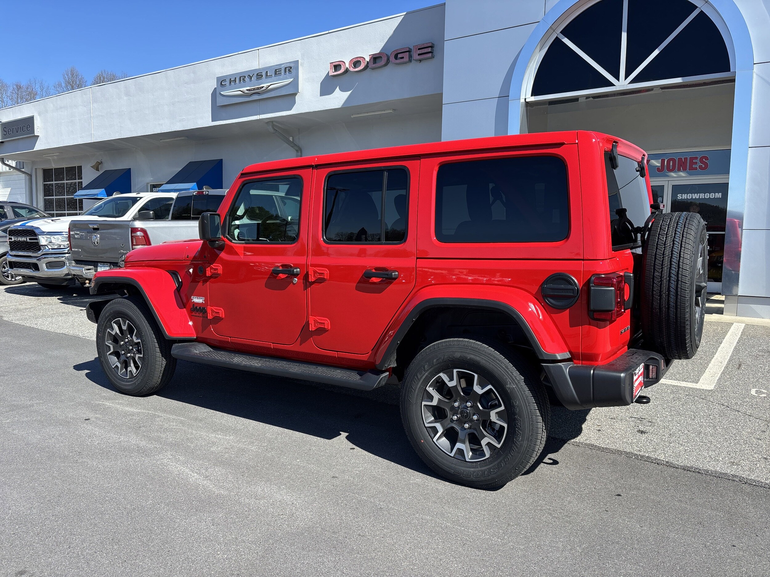 2025 Jeep Wrangler Sahara photo 2