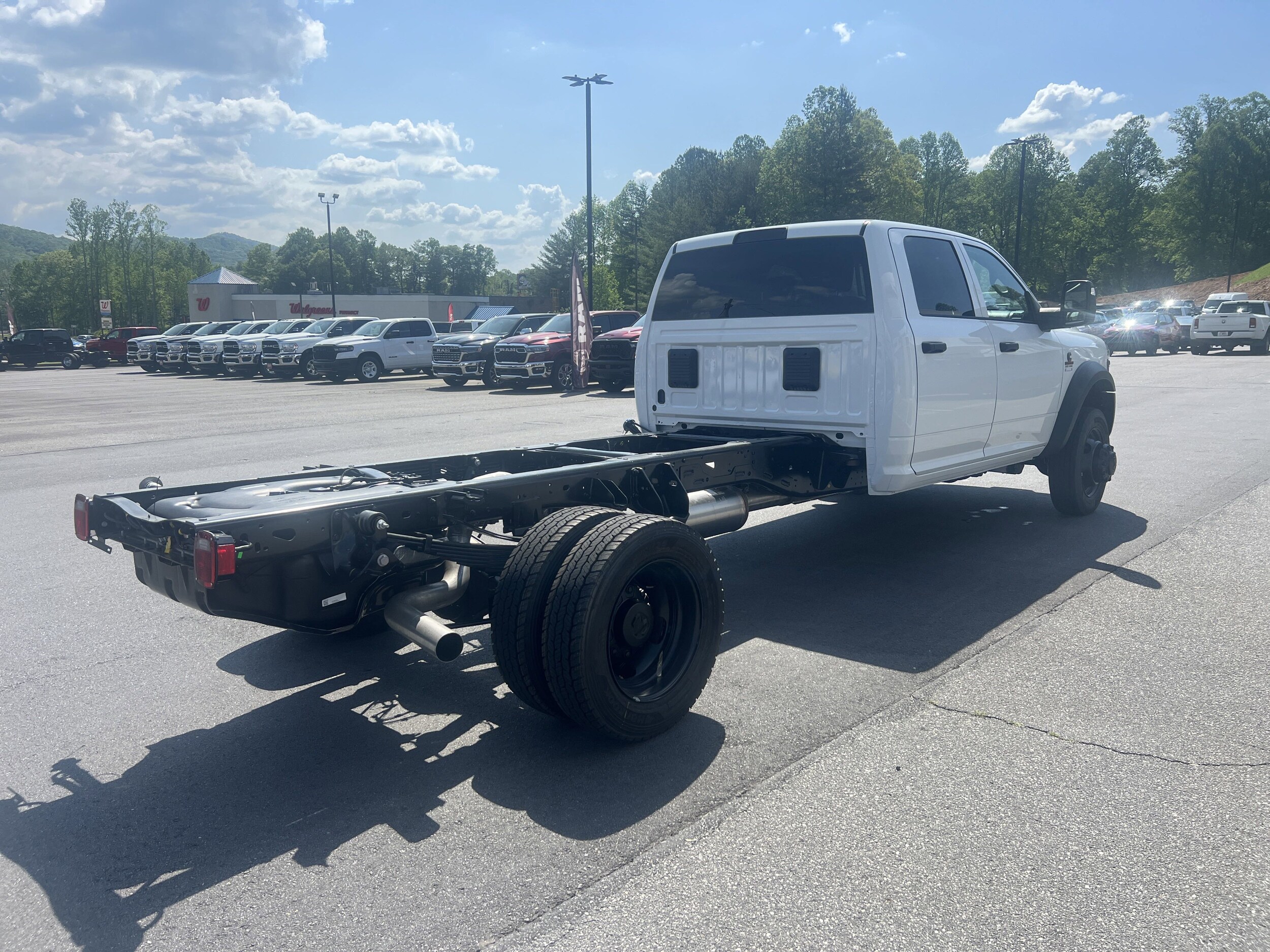 2025 Ram 5500 Tradesman photo 3