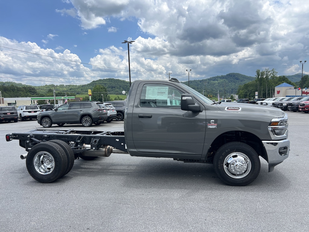 New 2026 Ram 3500 Chassis Cab Tradesman/Big Horn Pickup